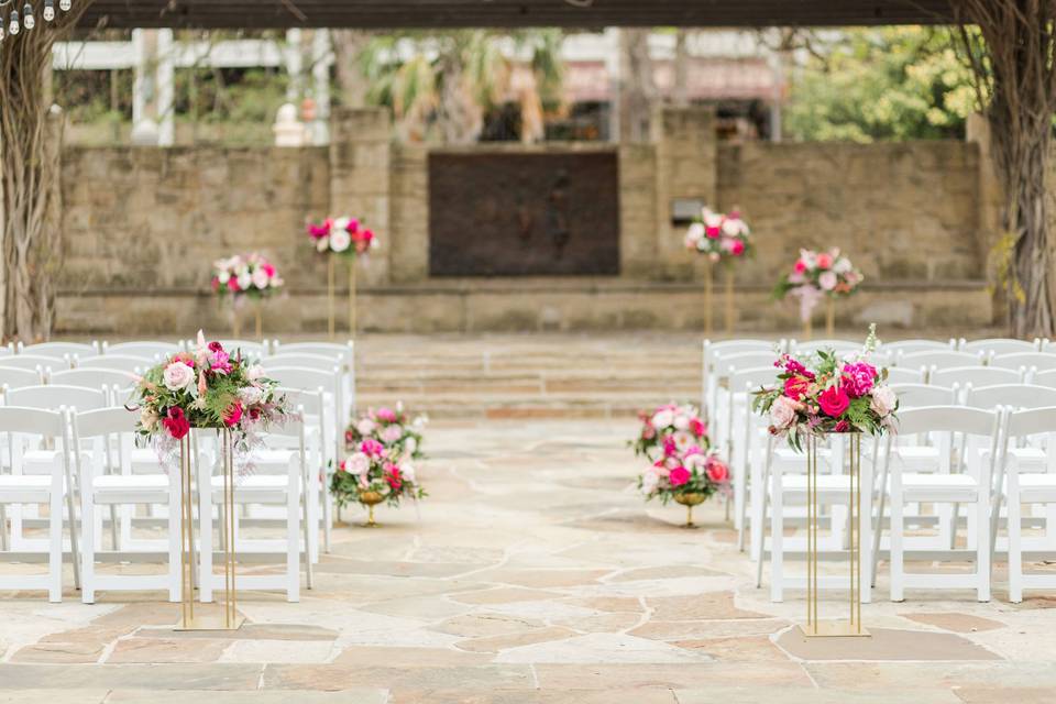 Fuchsia wedding at The Briscoe