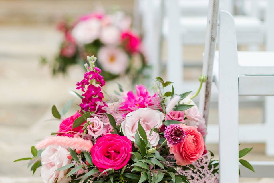 Fuchsia wedding at The Briscoe