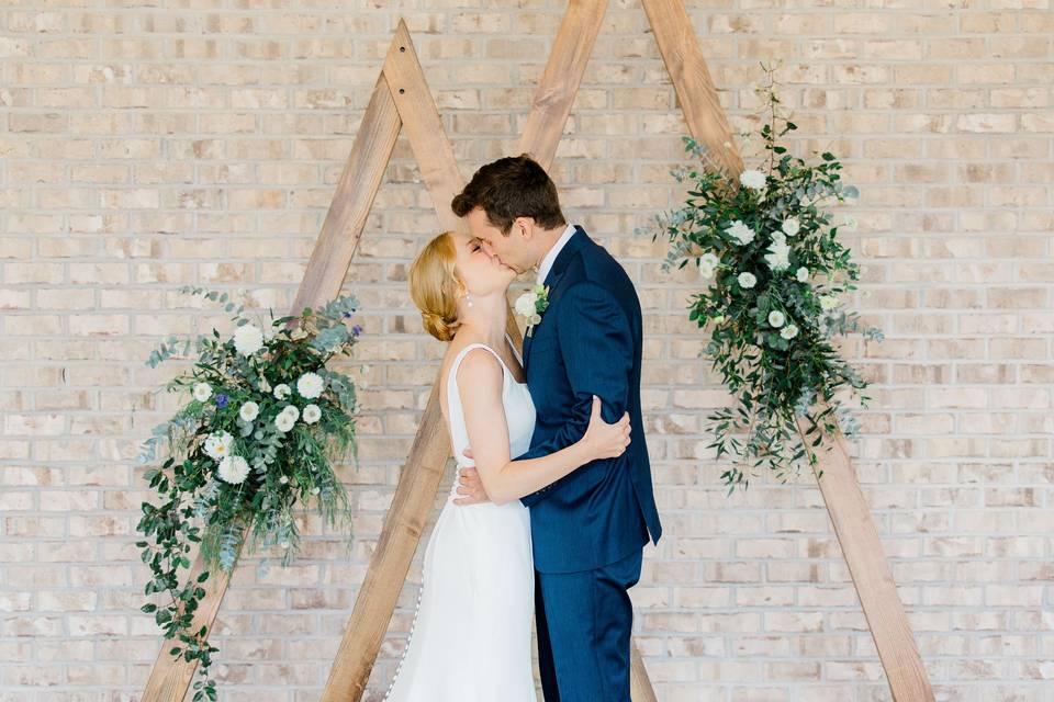Double triangle arch