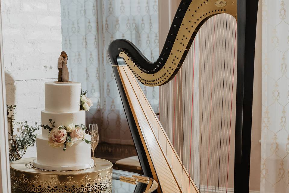 Cake and harp