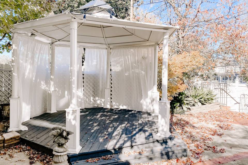 Outdoor gazebo