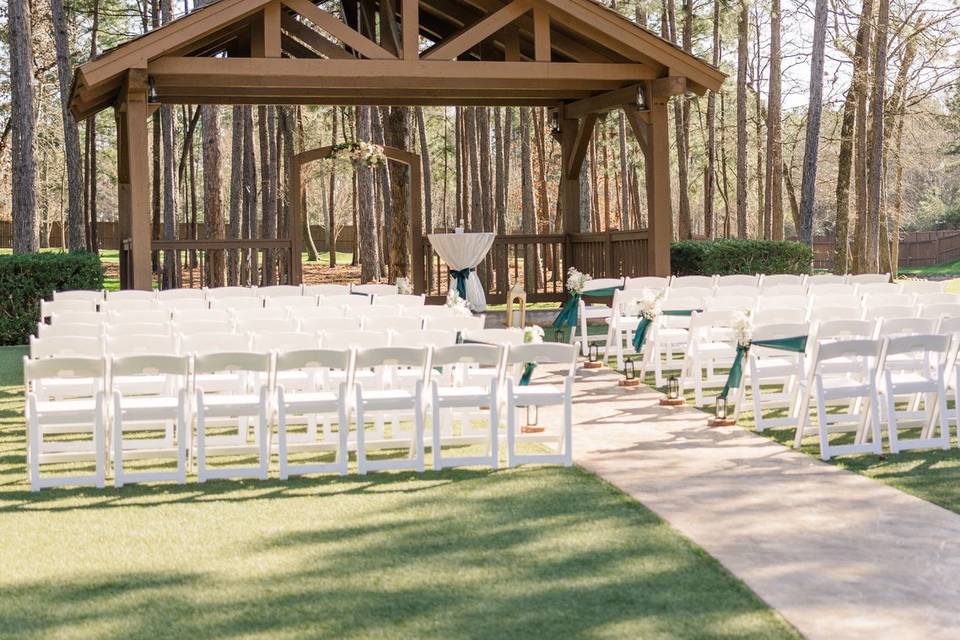 Heritage Pine outdoor ceremony