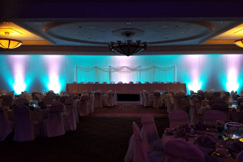 Head table lighting design