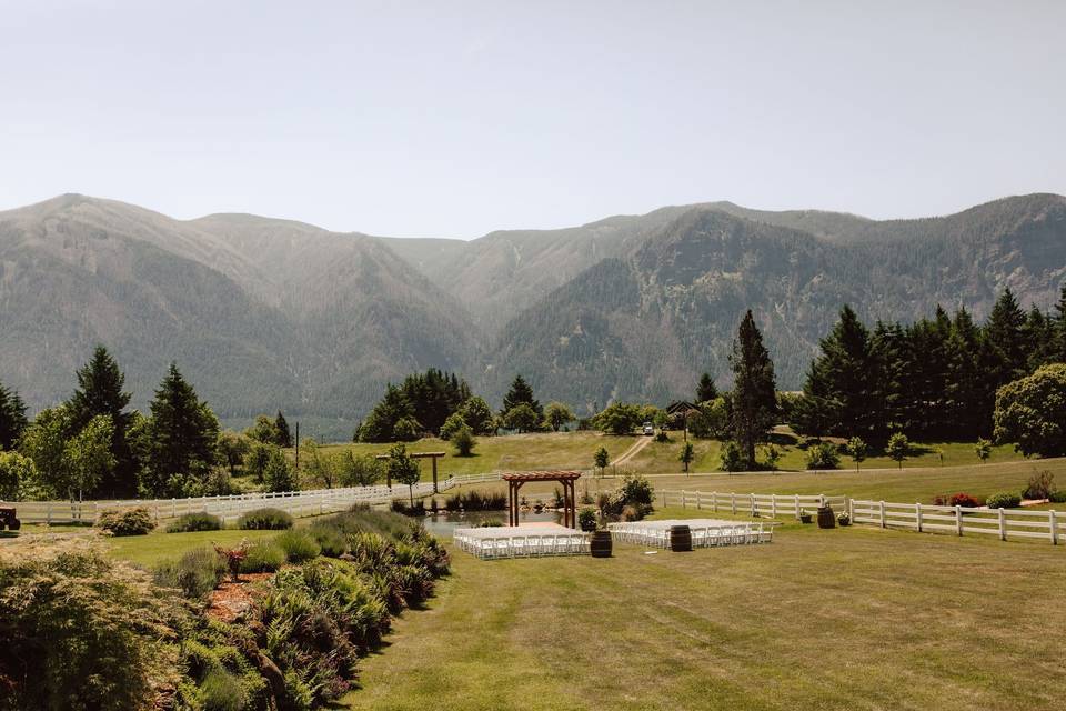 Gorge-ous Weddings at Wind Mountain Ranch
