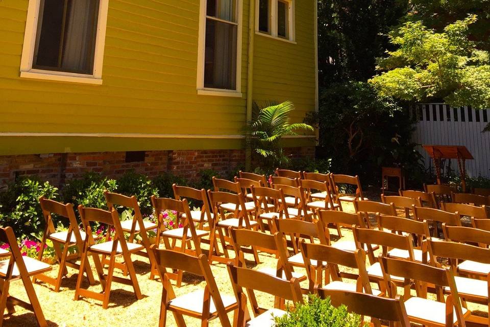 Courtyard seating