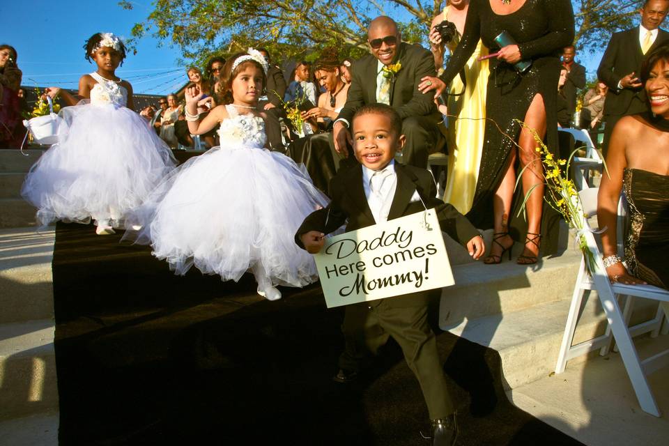 Wedding procession, there are so many distinct creative wedding processionals. the love of this family and the whole wedding showed the love of this wedding.  My wedding photography was so easy to capture beautiful wedding photos.