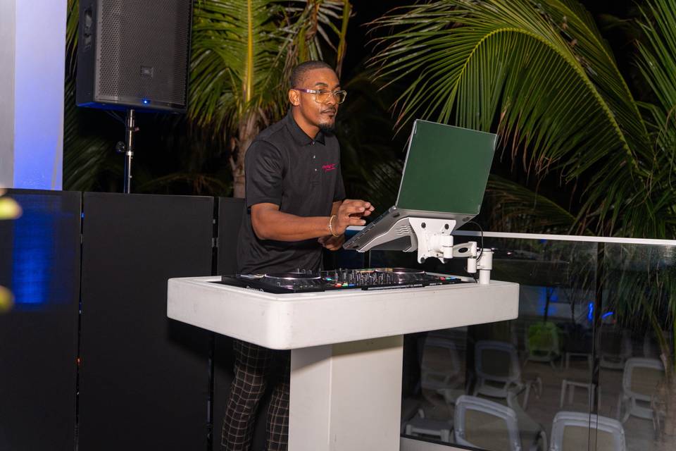 Senior DJ