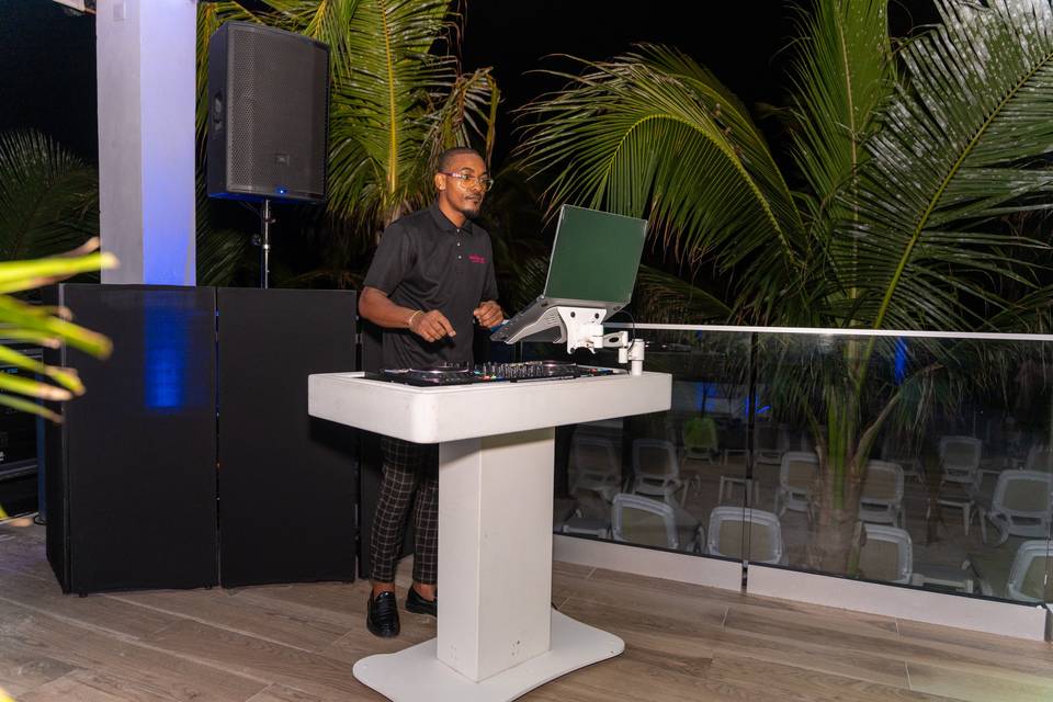 Senior DJ