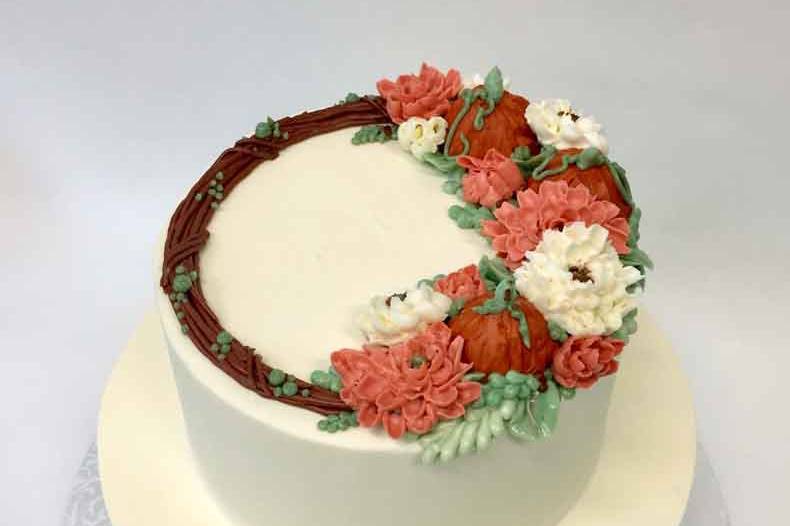 Buttercream wreath and flowers