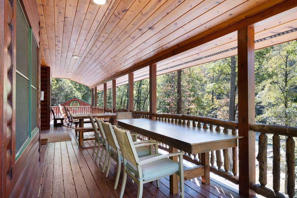 Manor Outdoor Dining