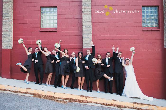 Couple with groomsmen and bridesmaids