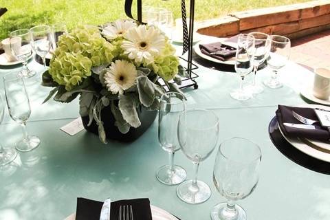 Table setting with centerpiece