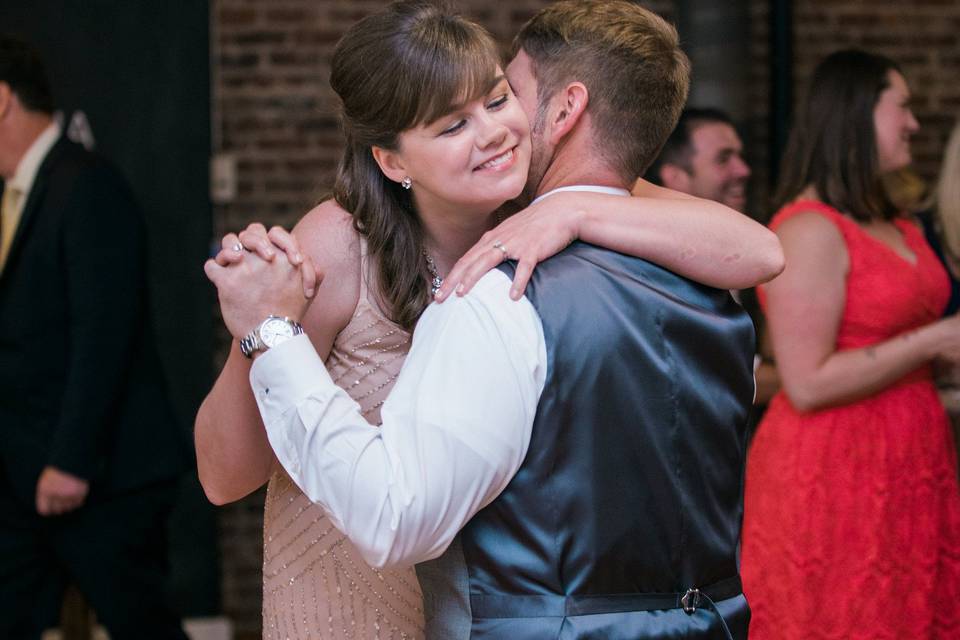 Emily & her father dancing at het landhuis. Photo by thirteenth moon photography