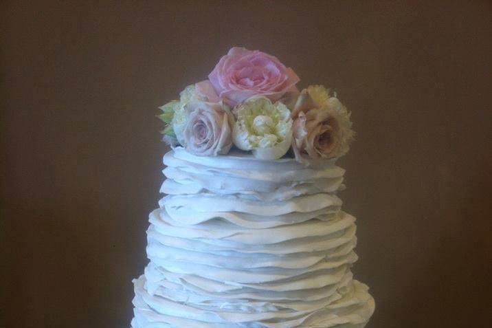 5-tier wedding cake with flowers