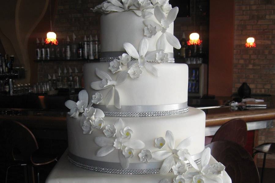 C Est La Vie Cakes Wedding Cake South Bend In Weddingwire