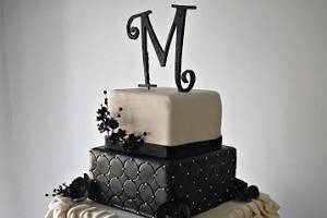 South Bend/ Notre Dame Wedding Cakes and Cupcakes. Now delivering St. Joseph Michigan, Laporte Indiana, Granger Indiana, and Elkhart Indiana www.cestlaviecakes.com