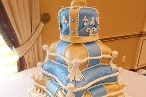 South Bend/ Notre Dame Wedding Cakes and Cupcakes. Now delivering St. Joseph Michigan, Laporte Indiana, Granger Indiana, and Elkhart Indiana www.cestlaviecakes.com