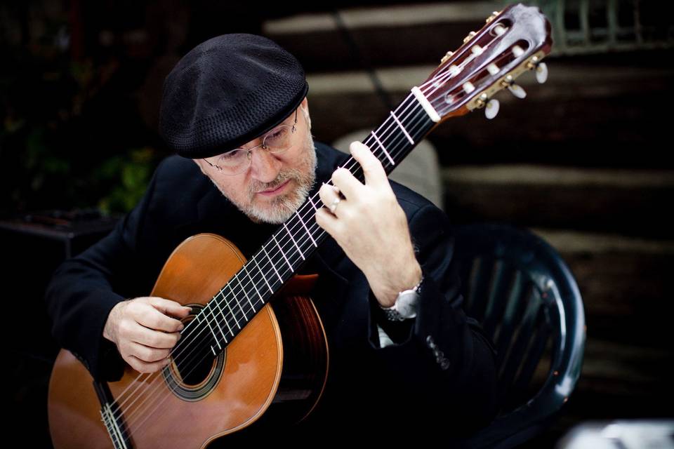 Michael Lucarelli Classical Guitarist