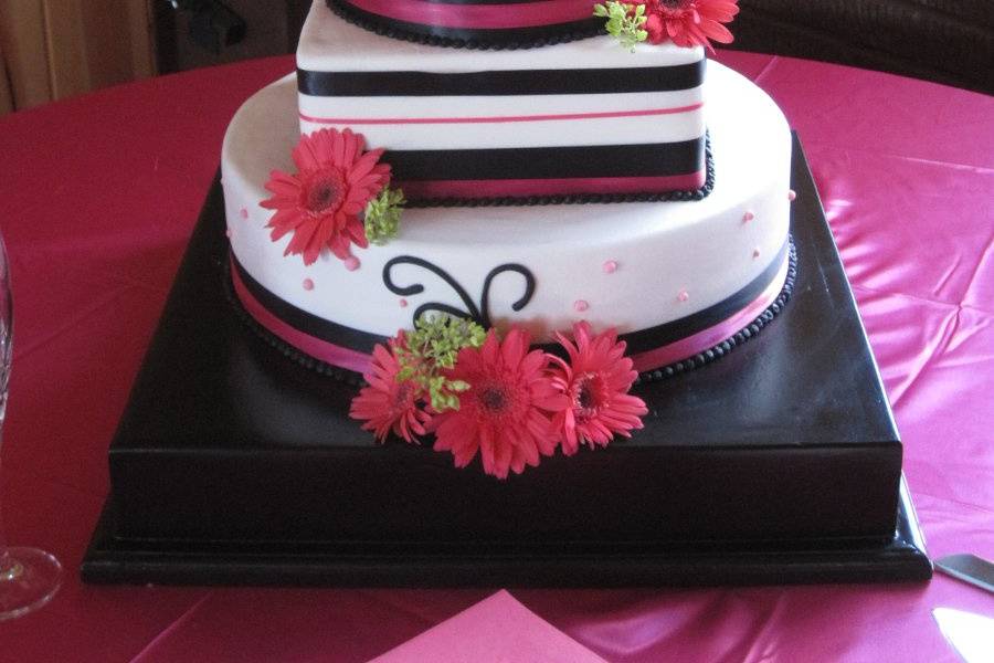 Wedding cake with black and pink details