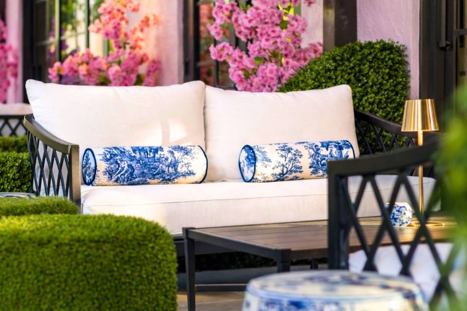 Courtyard Lounges