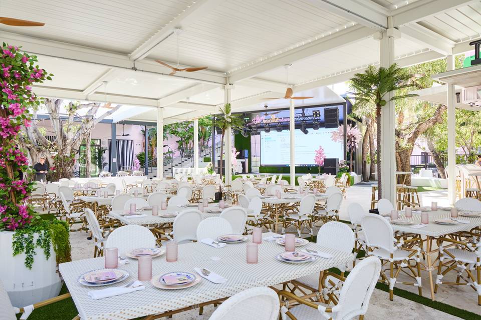 Courtyard @ Throw Social
