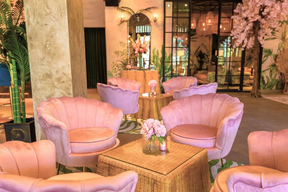 The Villa Lounges