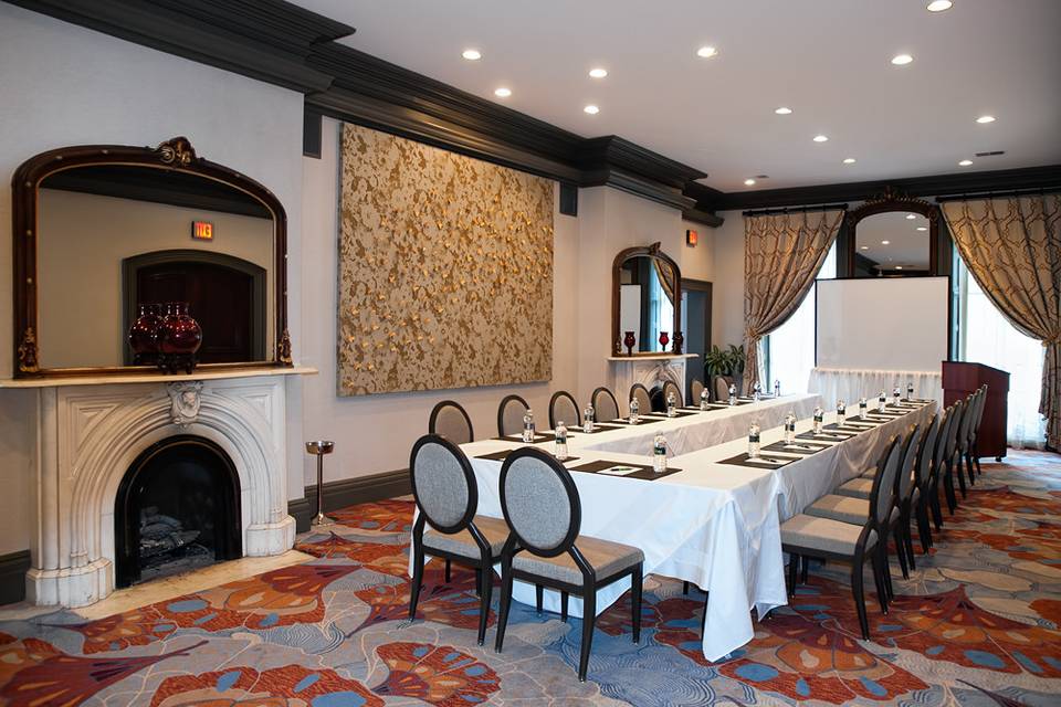 Club Room is ideal for One Banquet Table up to 30 guests