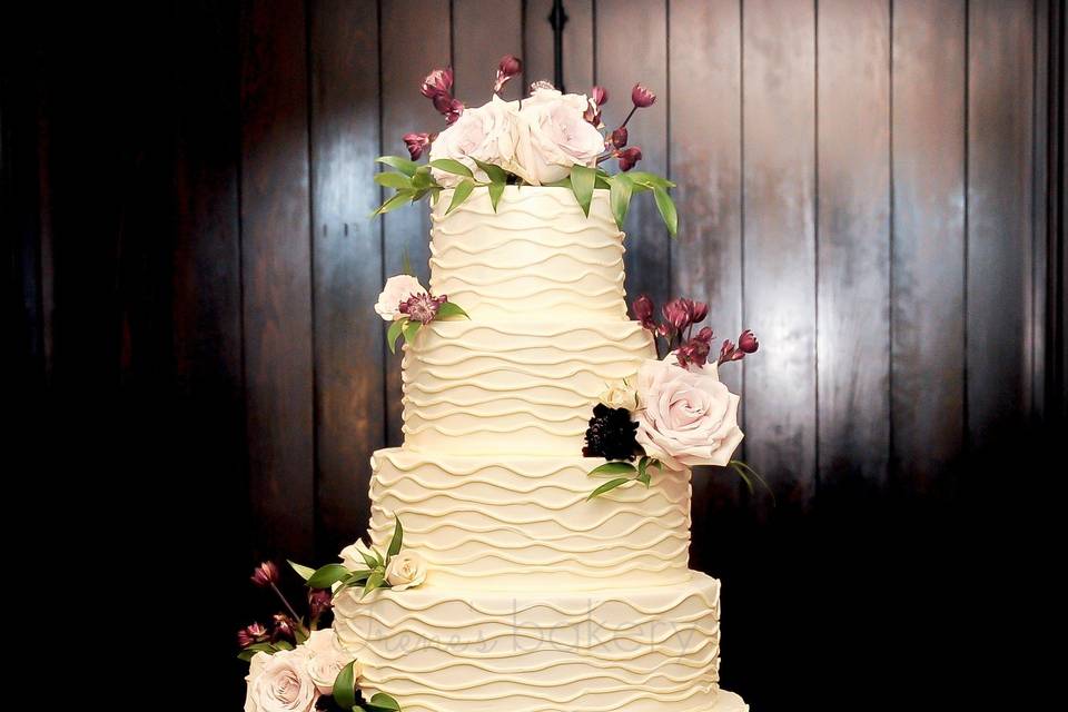 Wavy buttercream and flowers wedding cake