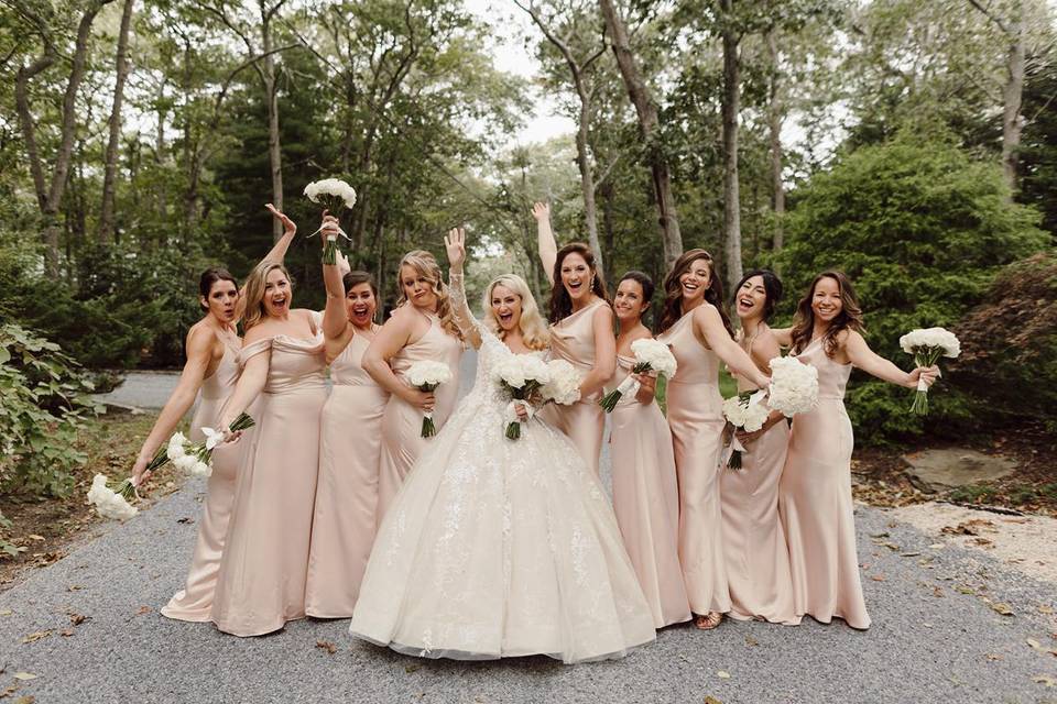 Bride Courtney+bridesmaids