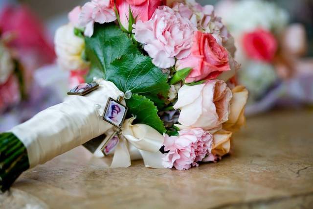 Teefey Flowers & Gifts