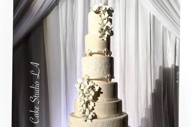 Naked cakes with Macarons! - Picture of How Sweet It Is Cake Studio,  Columbus - Tripadvisor