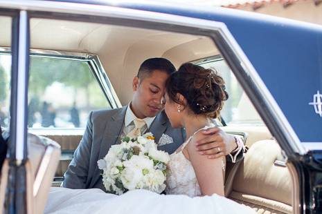 post-ceremony moment | Bride and Groom in classic car | Buena Lane Wedding Photoraphy