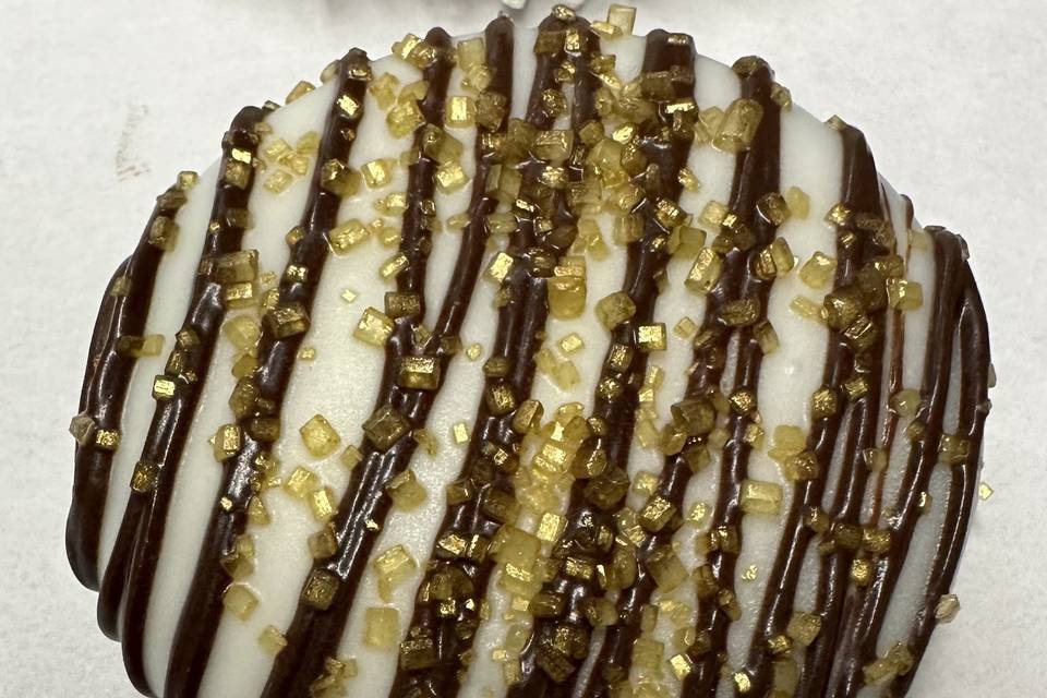 Dark Chocolate Drizzled Oreo
