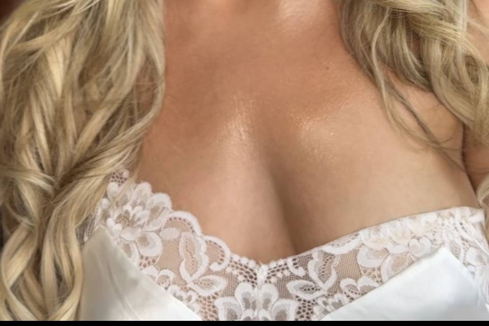 Glam Makeup with blow out curl
