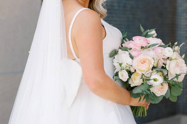 White Farmhouse Flowers