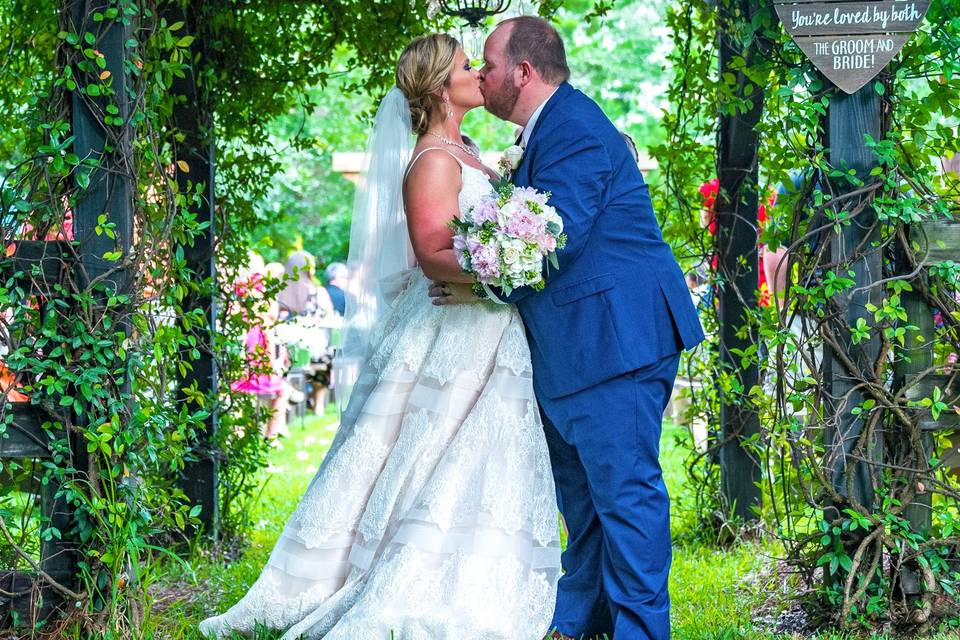 Ceremony kiss