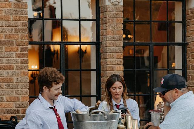 Magnolia Patio Bar Service