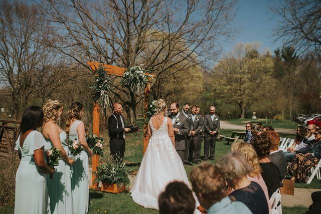 Top 10 Barn Wedding Venues in Illinois - Two Brothers Weddings & Events
