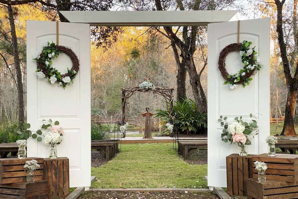 Vintage-Woodland Ceremony