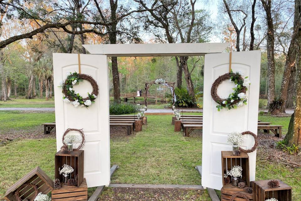 Rustic-chic ceremony