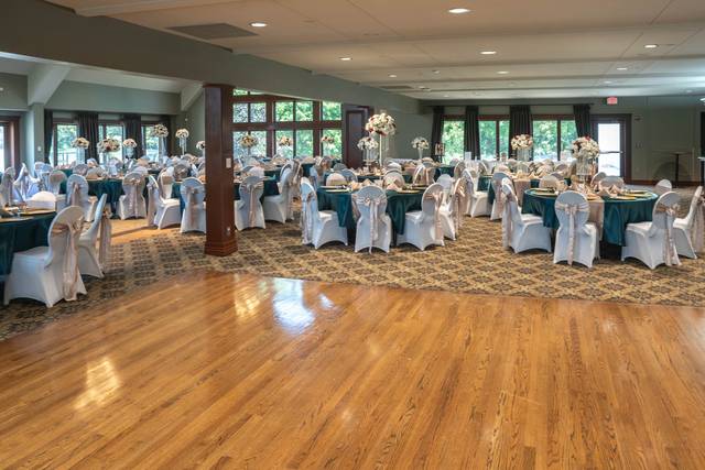 Spacious dance floor
