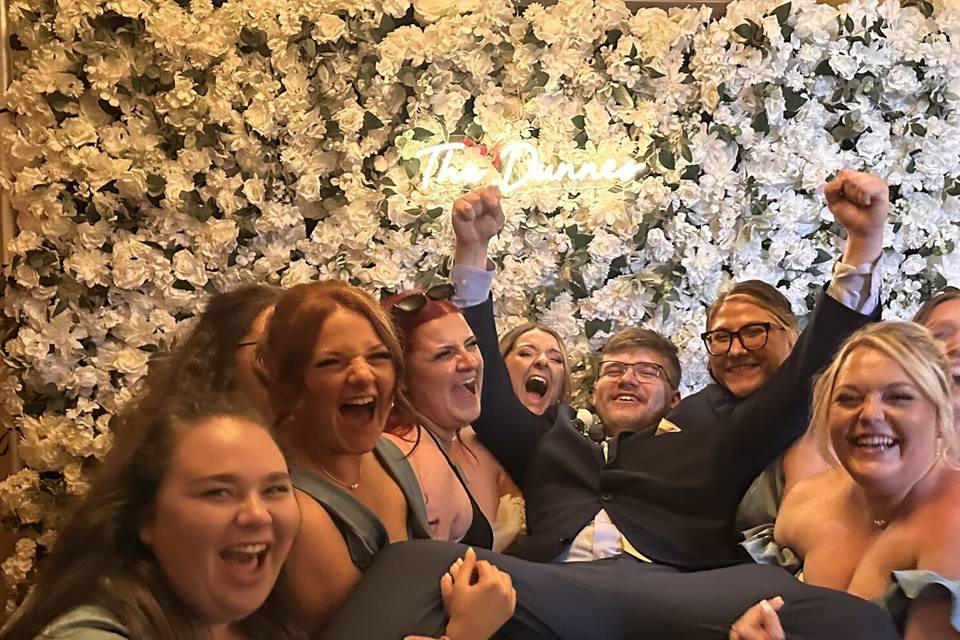 Wedding Party White Flower wal