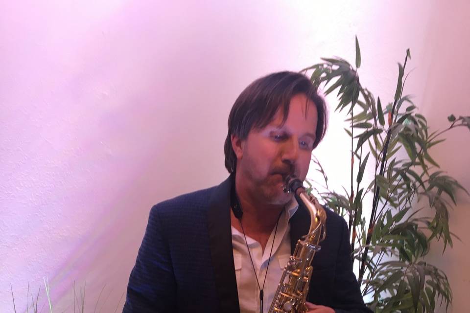 Play live sax at ceremonies