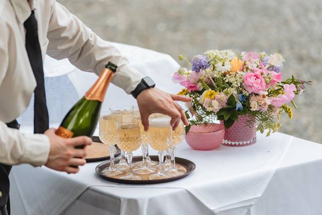 Spring Welcome table