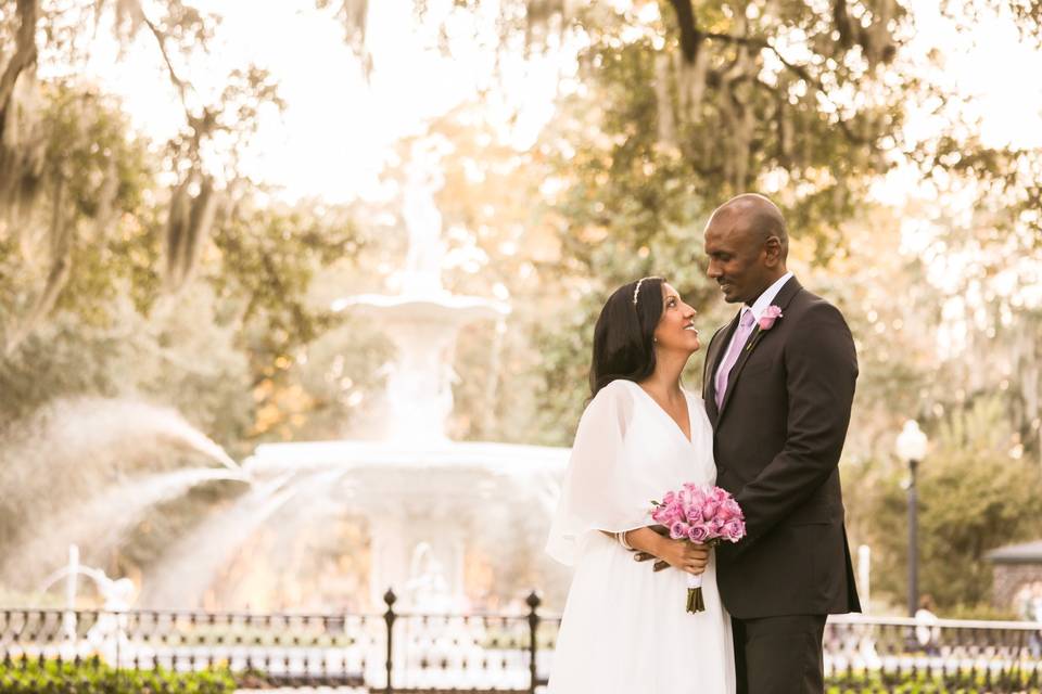 Elope to Savannah Forsyth Park