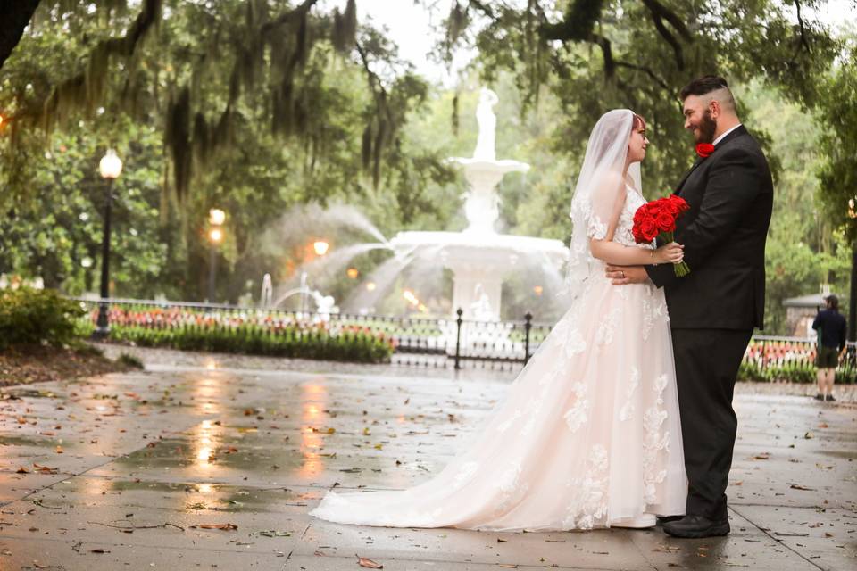 Elope to Savannah Forsyth Park