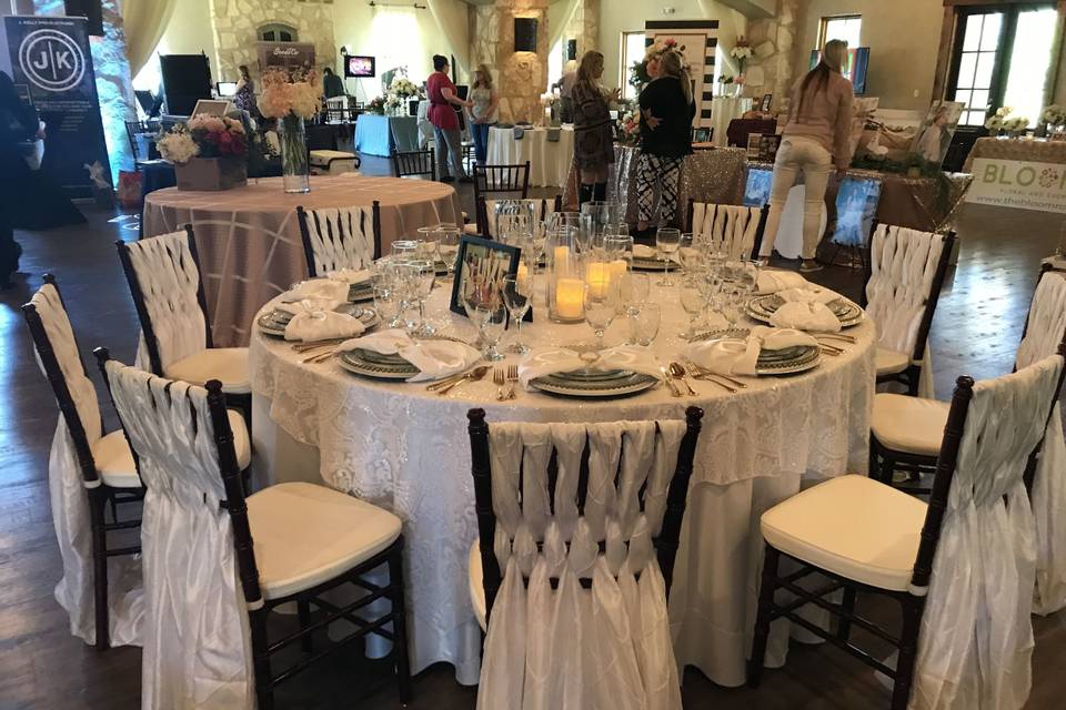 Wedding round table reception