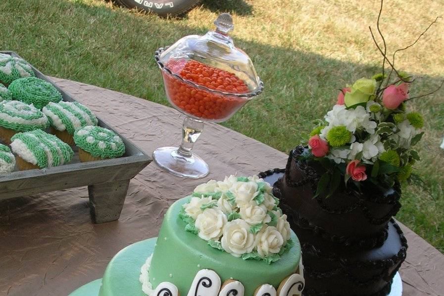 Green just married cake