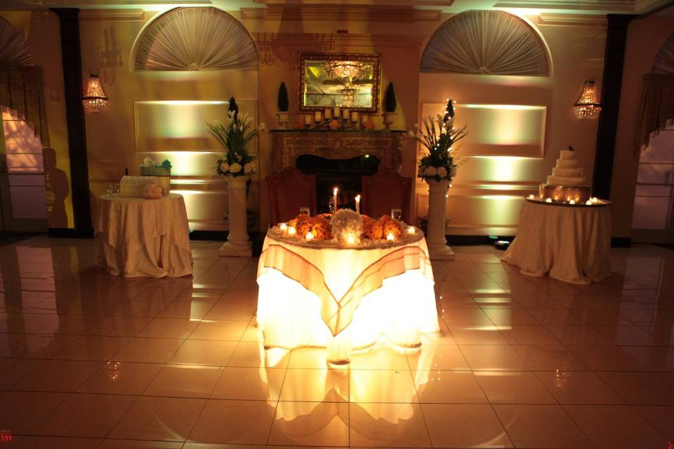 Sweetheart table lit up