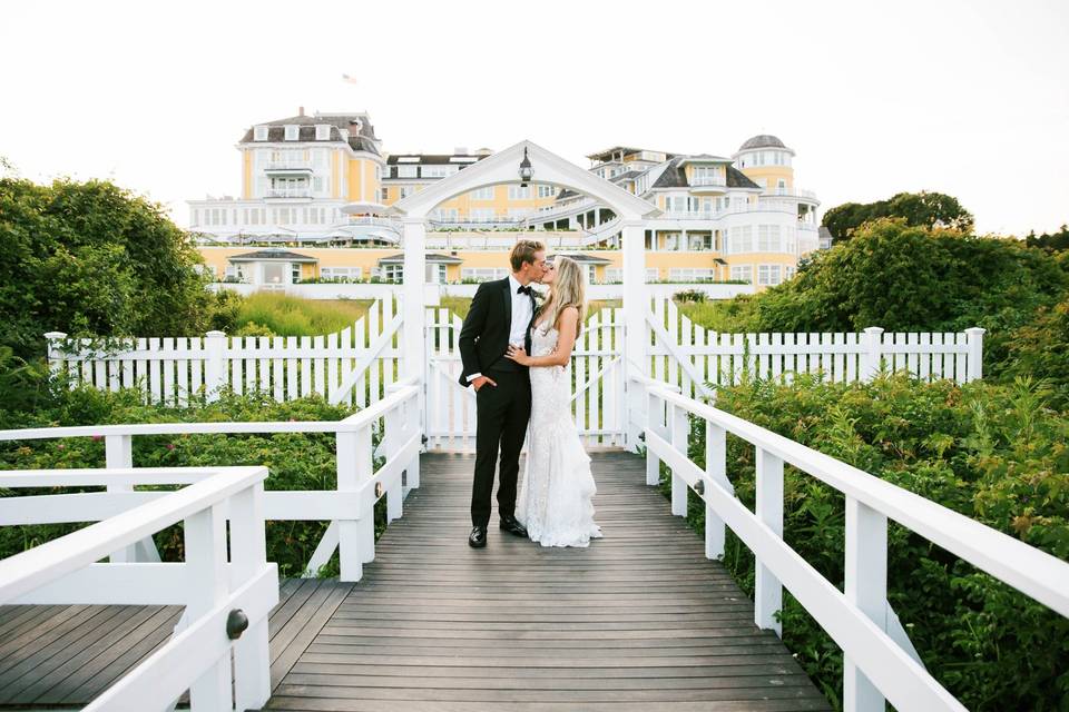 Beach path kiss